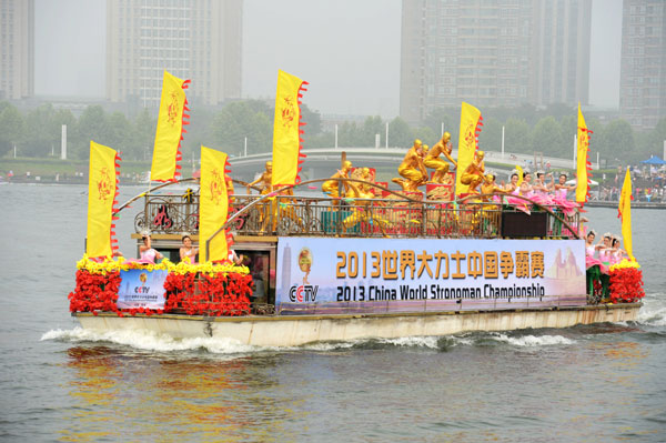 2013世界大力士中国争霸赛在郑州精彩上演