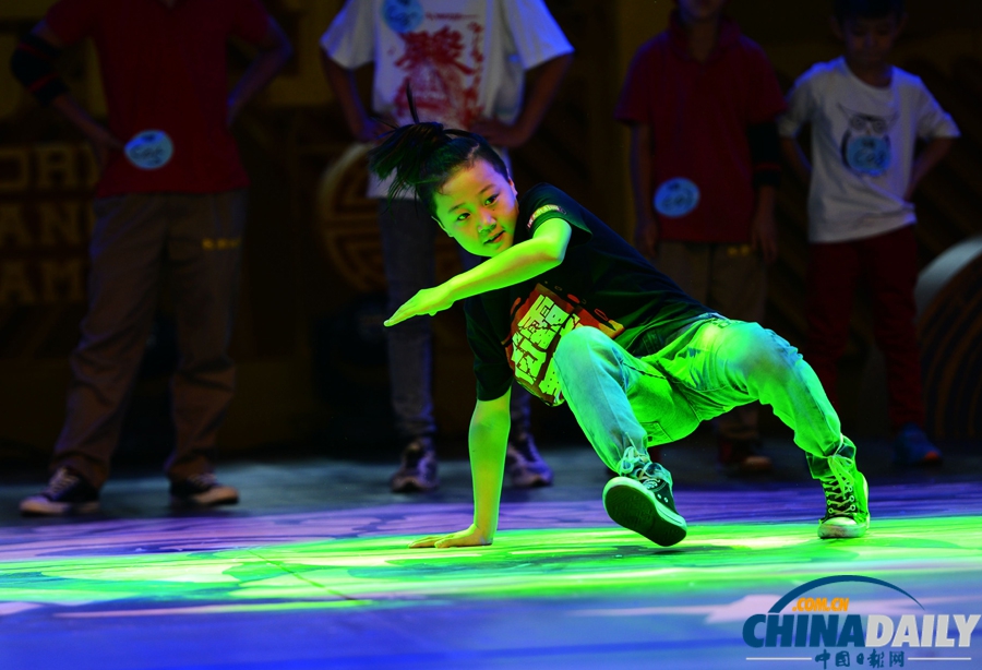 首届中国（郑州）国际街舞大赛开幕