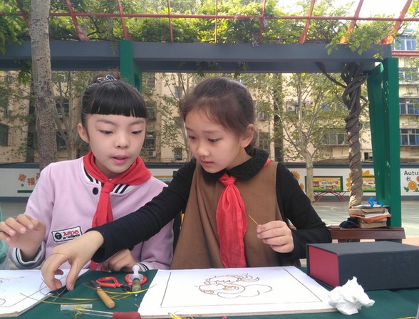 中美教育交流走入郑州幸福路小学 幸福教育受赞扬