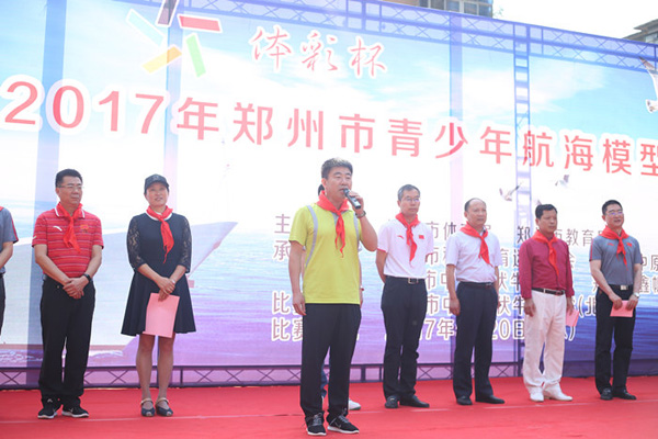 2017年郑州市青少年航模锦标赛在郑州市伏牛路小学开赛