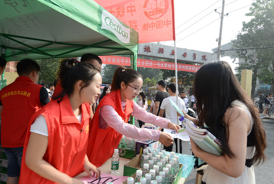 中铁七局郑州公司青年志愿者以实际行动助力高考
