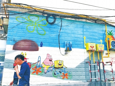 郑州这条旧街道穿“新衣” 色彩斑斓如童话世界