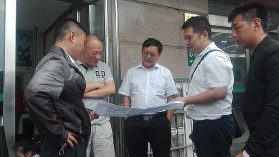 郑州市政控制节点工程8标项目部二里岗车站风机房围挡开始施工