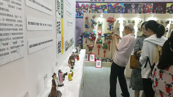 “非遗进校园”参加国际手工文化博览会 “泥塑”走上大舞台