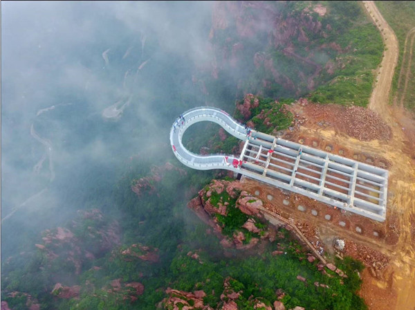 世界最长高空玻璃环廊在郑州伏羲山建成 将于6月16日开放