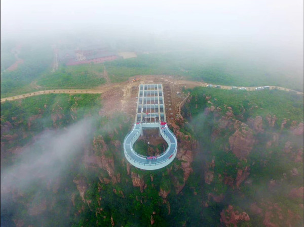 世界最长高空玻璃环廊在郑州伏羲山建成 将于6月16日开放