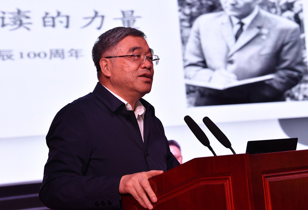 纪念教育家苏霍姆林斯基诞辰百年大会在郑州经开区召开
