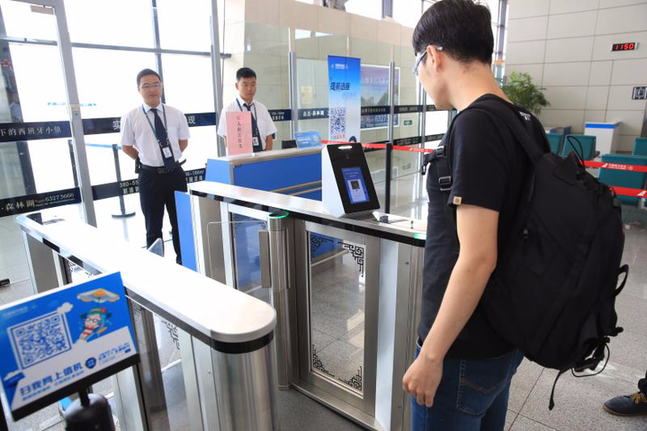 国内首个人脸识别智能化登机系统落户南阳 旅客“刷脸”秒登机